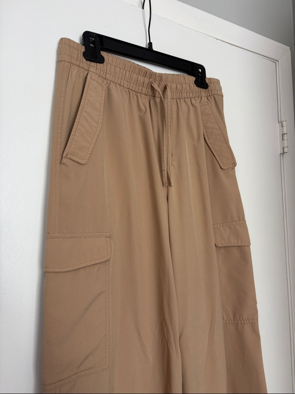 NEW Old Navy Wide Leg Cargo Pants Mid Rise Tan Medium Tall - Picture 3 of 5